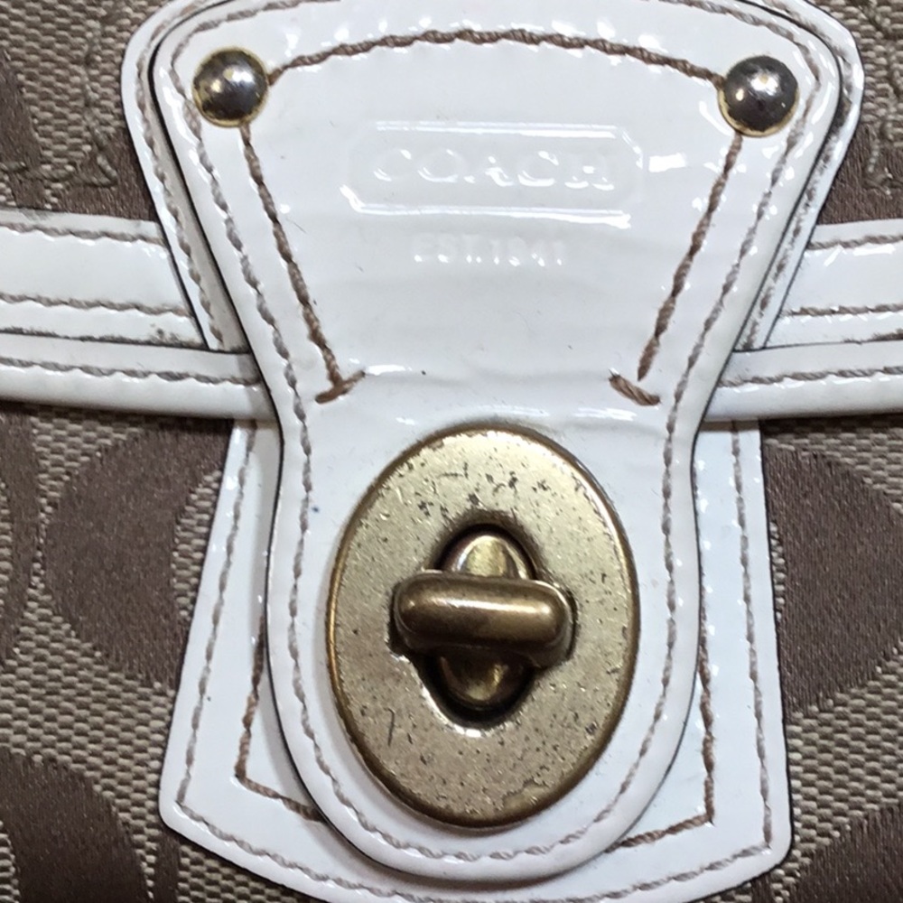 Coach Classic Wallet - Picture 5 of 9